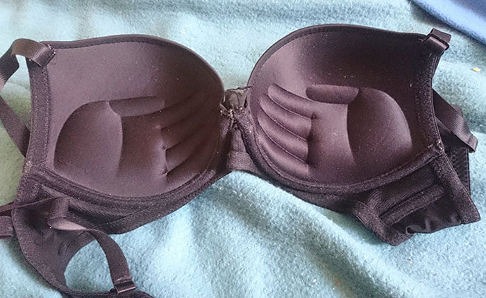 A Boyfriend Discovered This On His Girlfriend's Bra